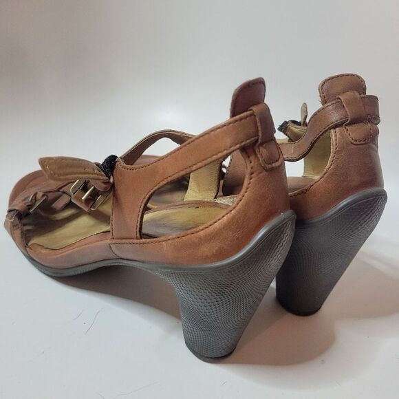 Ecco Brown Leather T-Strap Heeled Sandals - Picture 3 of 14
